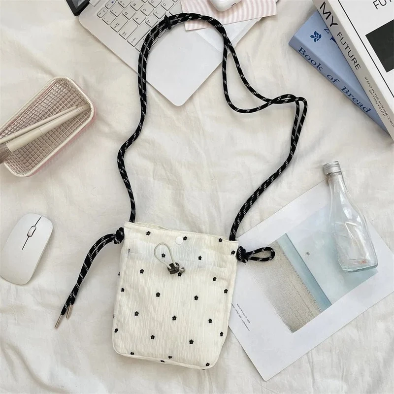 Stijlvolle dameshandtassen: jouw perfecte mini-crossbodytas met trekkoord.