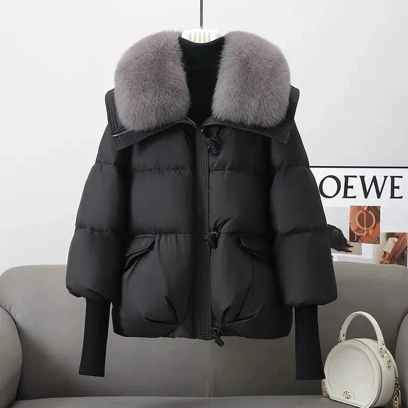 Nieuwe dames winterparka met donsvulling en grote bontkraag.