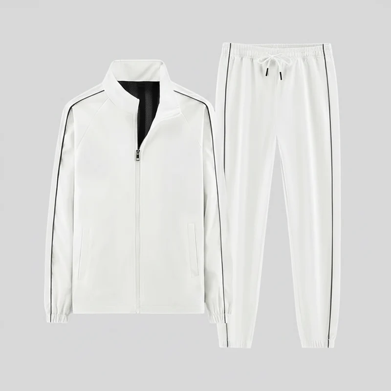 Geef je stijl een boost met dit casual trainingspak voor heren.