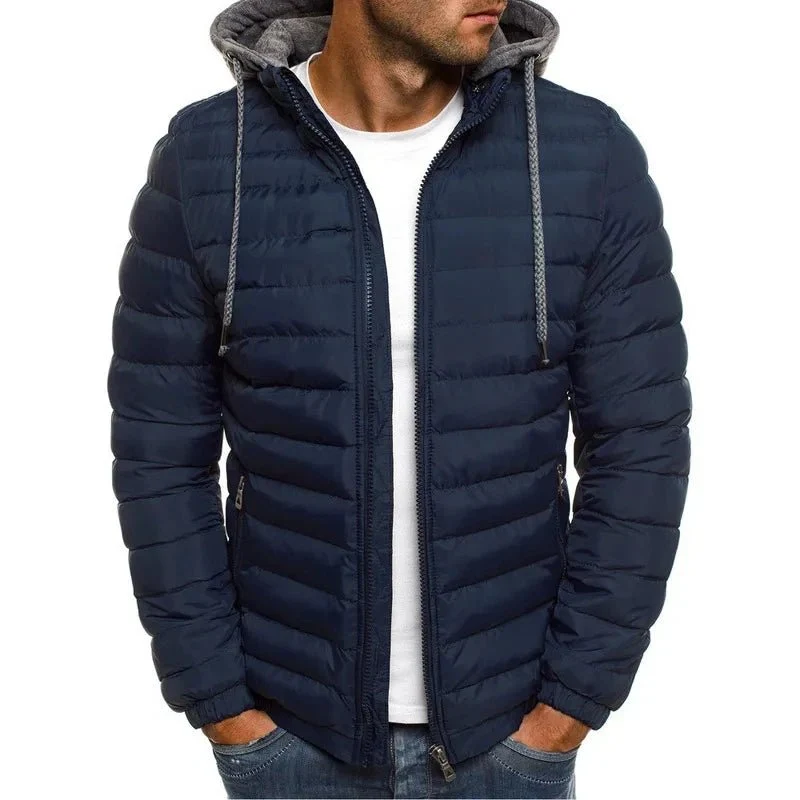 Gewatteerd vest/jas voor heren met afneembare capuchon en trekkoord voor extra warmte in de winter.